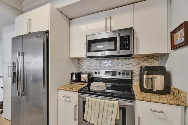 Building Photo - 19501 W Country Club Dr