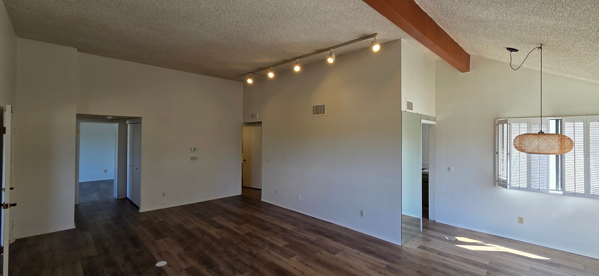 Building Photo - 376 Center St