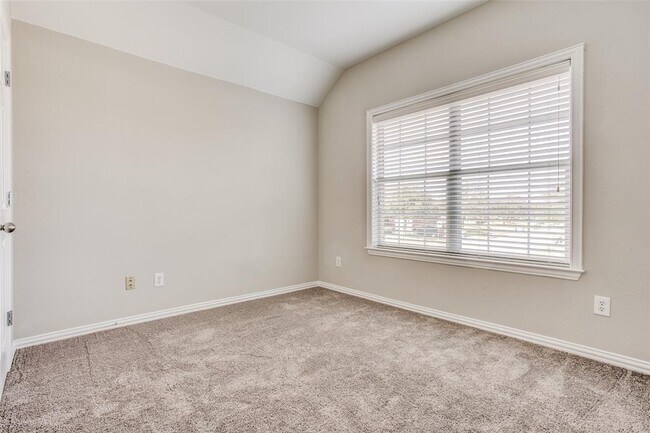 Building Photo - 2925 Inks Lake Dr