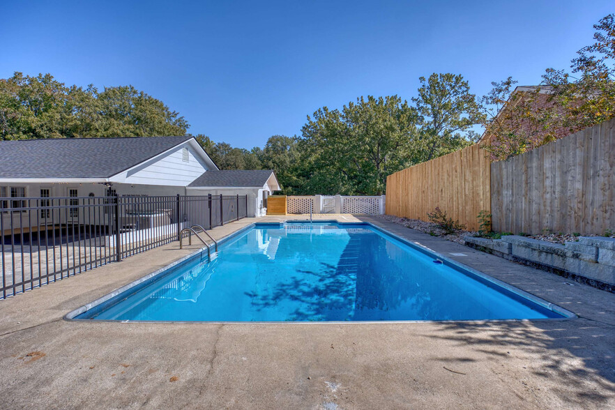 Building Photo - 6280 Charing Dr