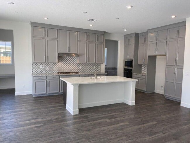 Building Photo - Fabulous Single Level 4 Bedroom in 95757