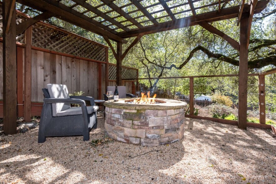 Building Photo - 9410 Chalk Hill Rd