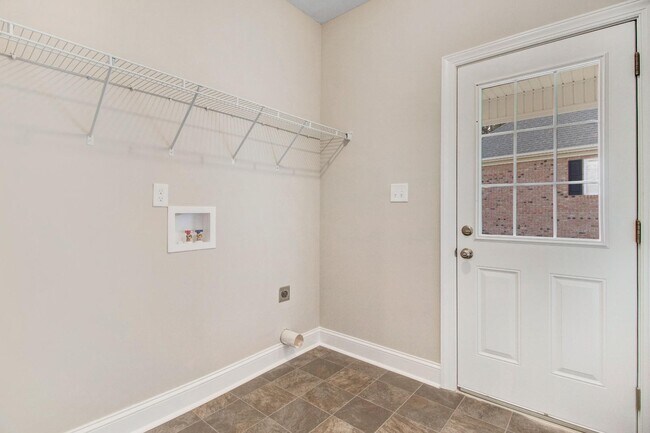 Building Photo - 106 Kingston Cir