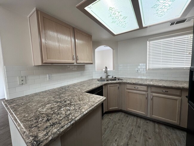 Building Photo - BEAUTIFUL UPGRADED CONDO/MANY AMENITIES - 3 BED, 2 BATH