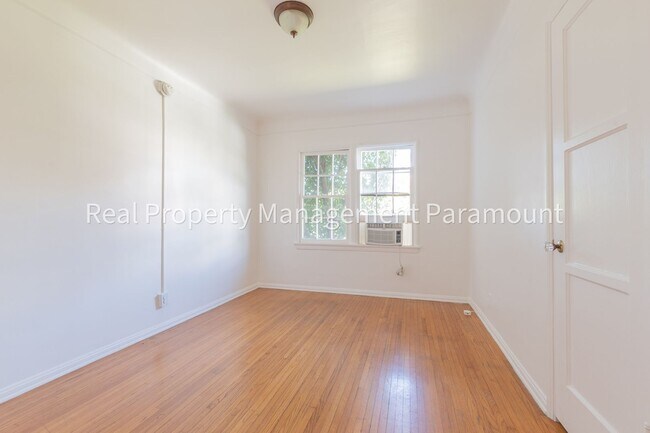 Building Photo - 1460 Orange Grove Ave