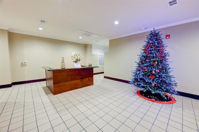 Building Photo - 7575 Kirby Dr