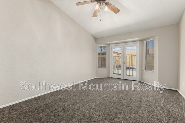 Building Photo - 5526 E Forge Ave