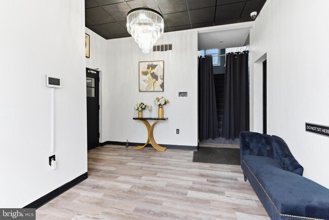 Building Photo - 201 Broadway