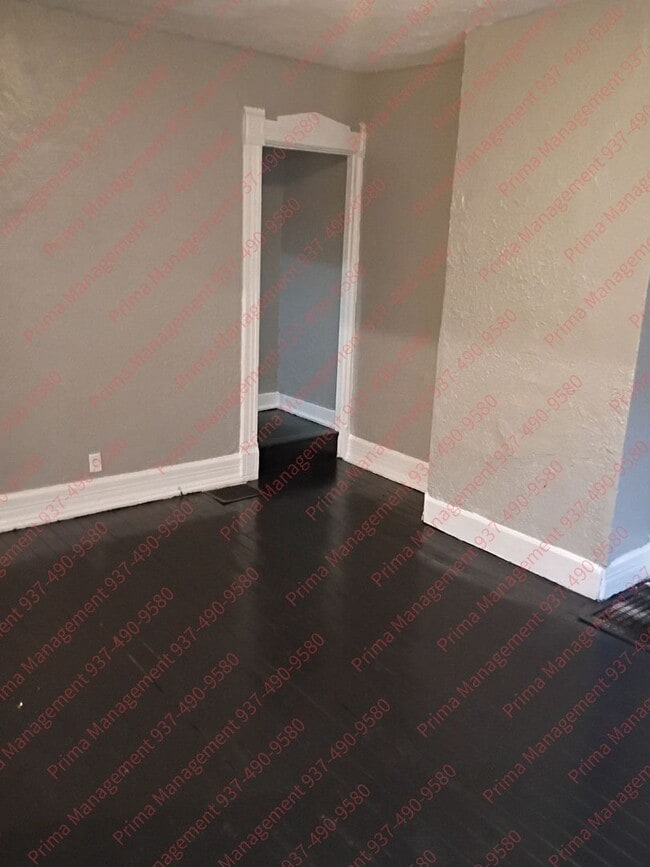 Building Photo - Cozy 3 Bed, 1.5 Bath, Convenient to I-70 and WPAFB