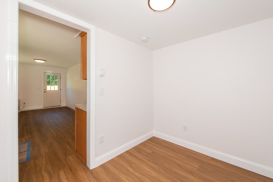 Building Photo - 43 Main St