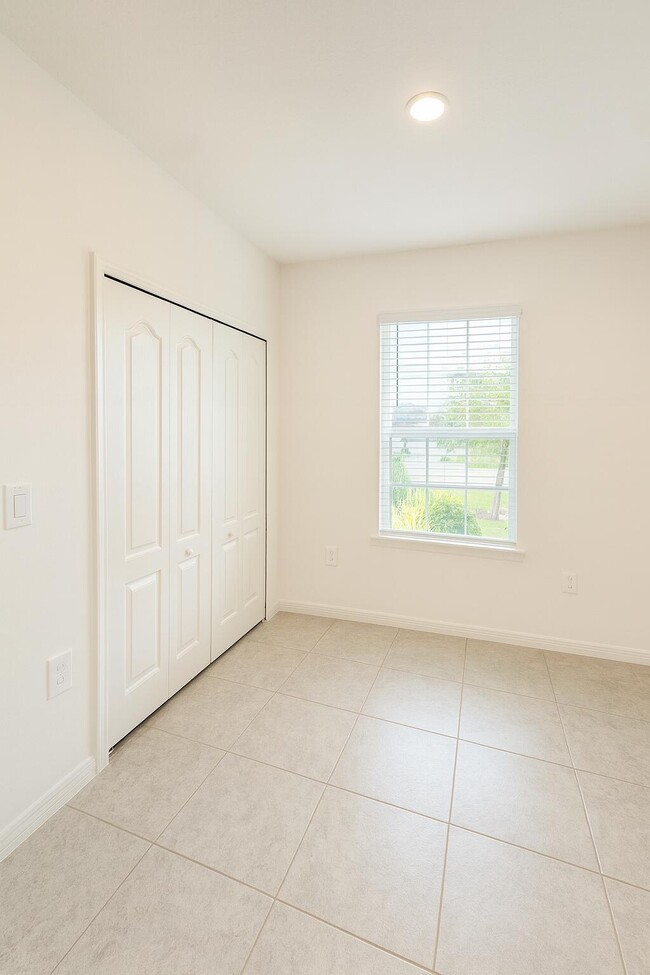 Building Photo - 1963 SW Import Dr