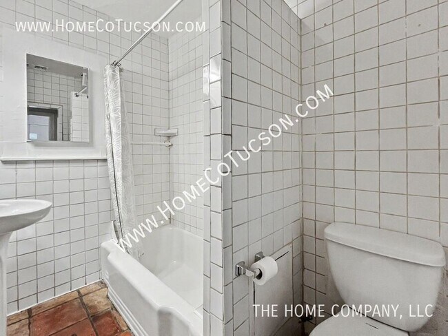 Building Photo - 4566 E Seneca St