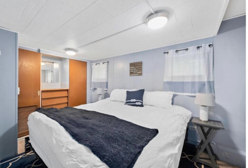 Building Photo - 7811 Hillside Dr