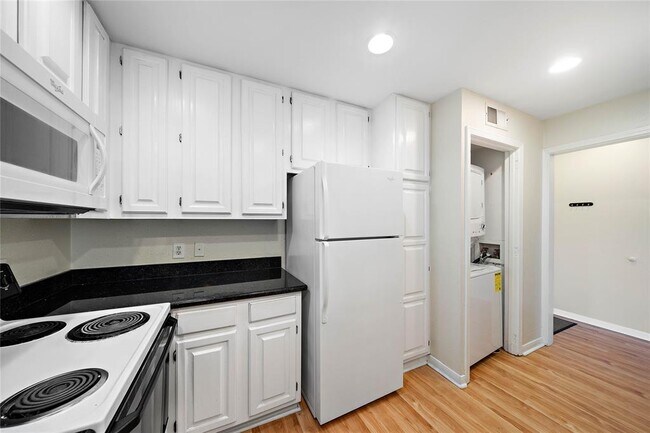 Building Photo - 2207 S Braeswood Blvd