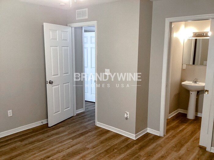 Building Photo - 3912 E Powhatan Ave