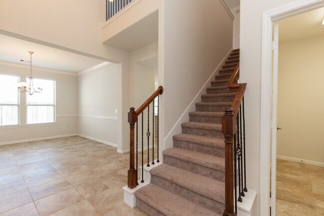 Building Photo - 10 Log House Ct