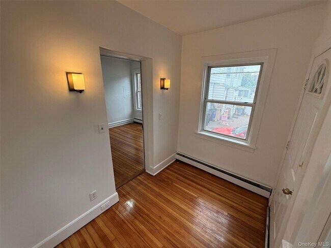 Building Photo - 134 Crescent Pl