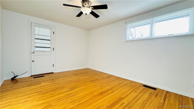 Building Photo - 954 Brighton Rd