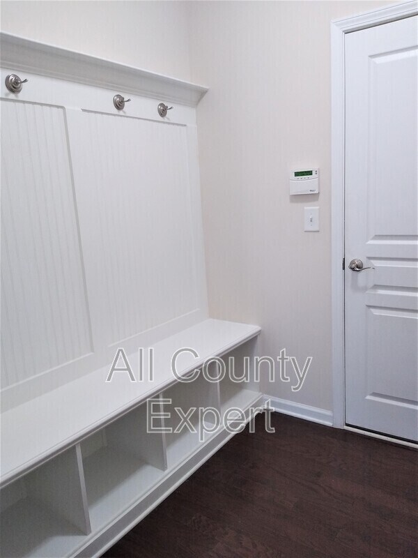 Building Photo - 635 Glenish CT