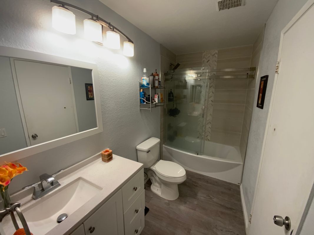 Building Photo - 610 Parkview Dr