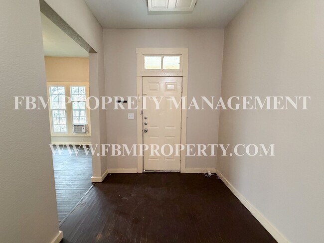 Building Photo - 741 W Park Ave