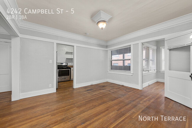 Building Photo - Charming 2BR in South Hyde Park – Where Hi...