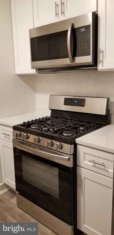 Building Photo - 3320 Hewitt Ave