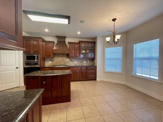 Building Photo - 4502 SW Swinton Dr