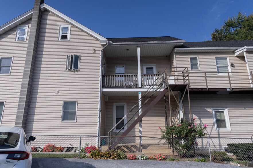 Primary Photo - 48 N Church St