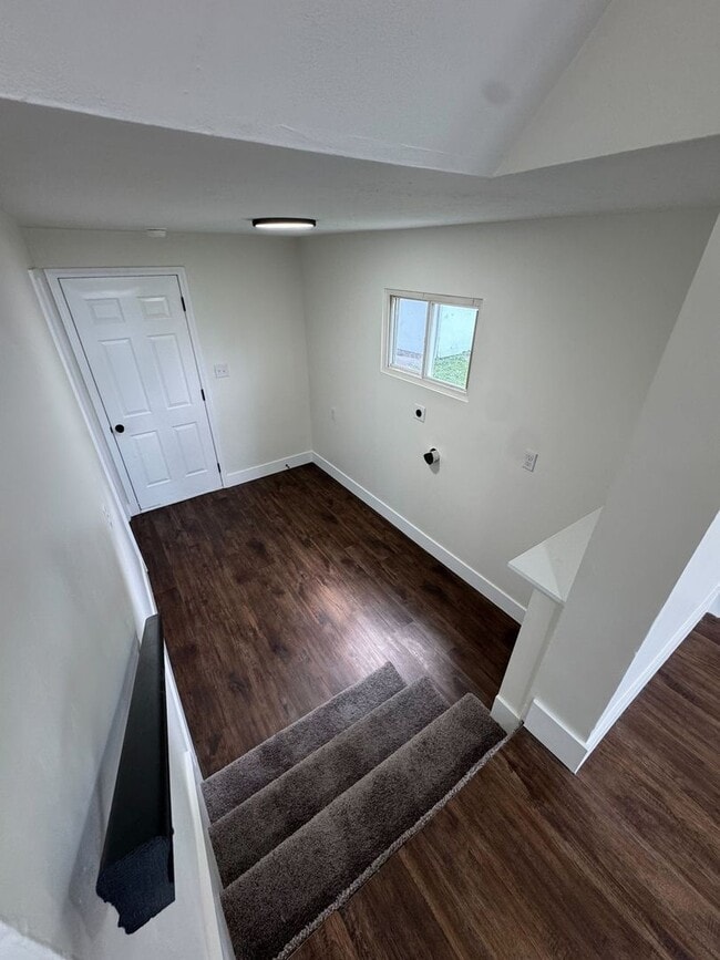 Building Photo - Spacious 4 Bedroom, 2 Bath Home Close to OWU!