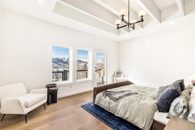 Building Photo - Fully Remodeled 4 bedroom Home in Hamilton...