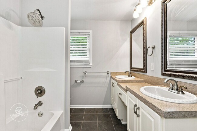 Building Photo - 7088 Wateredge Dr