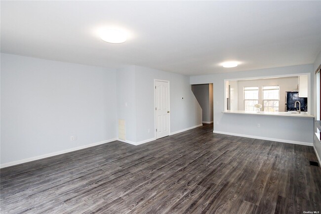 Building Photo - 3 A Putnam Ave