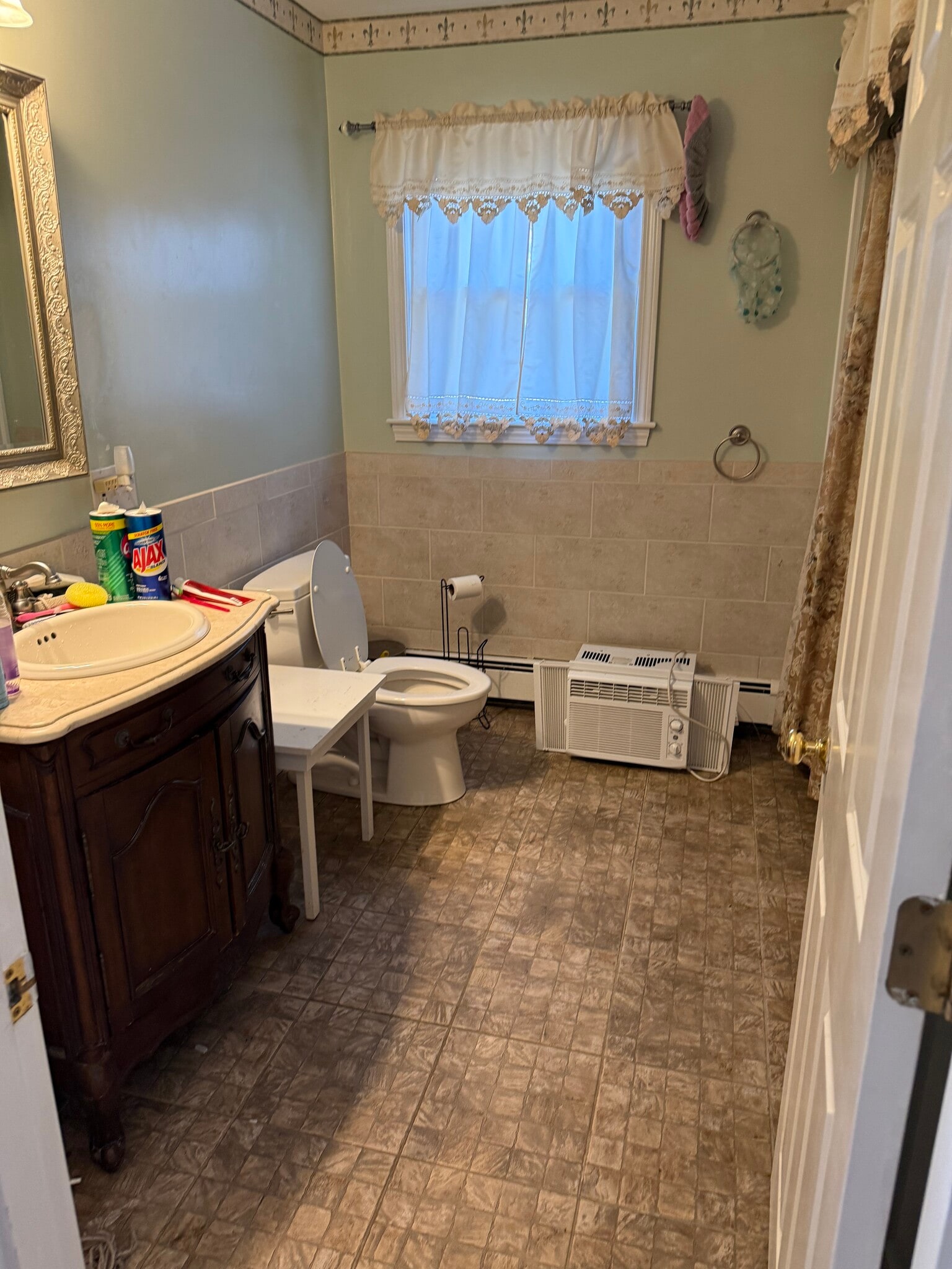 Building Photo - 298 Main St