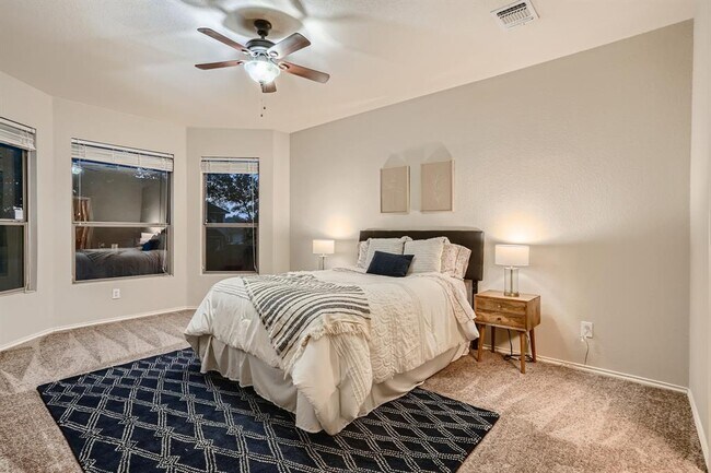 Building Photo - 1813 Paseo Verde Dr