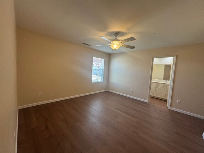 Building Photo - Eco-Friendly Home in Victorville