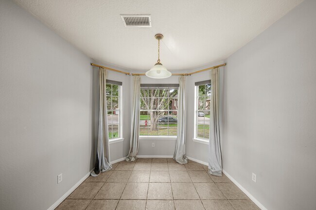 Building Photo - 1242 Hunter Wood Dr