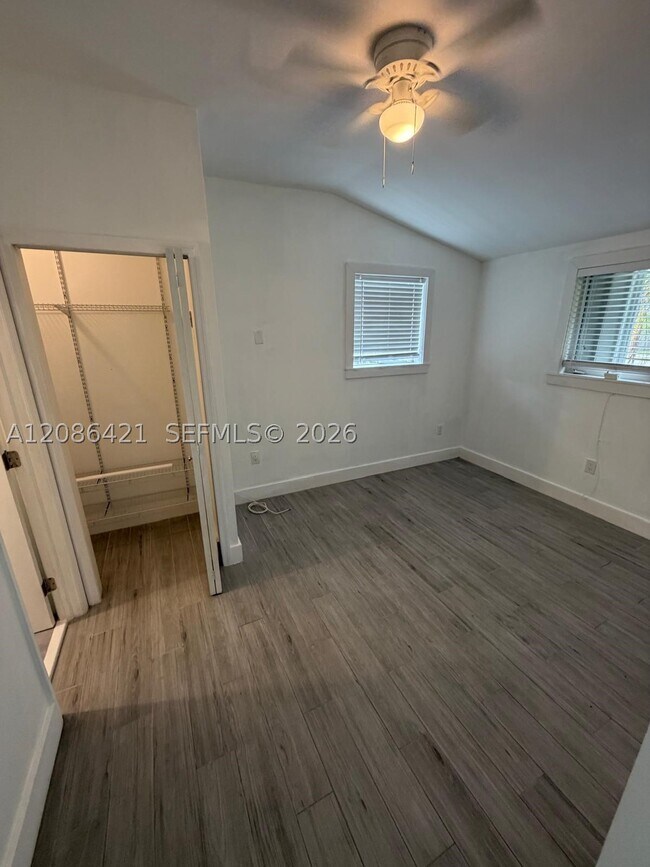 Building Photo - 1250 Wren Ave