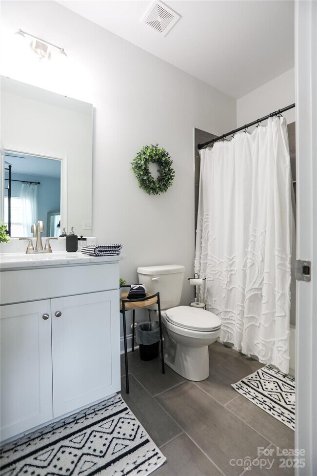 Building Photo - 2734 Kendrick Ave