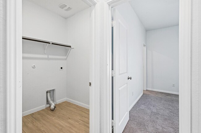 Building Photo - 5340 Cloves Cv