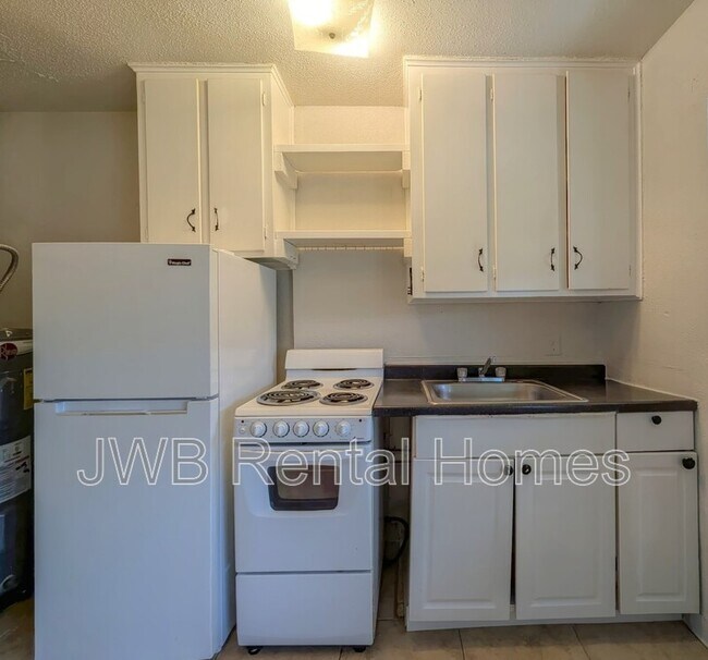 Building Photo - 220 16th Ave N