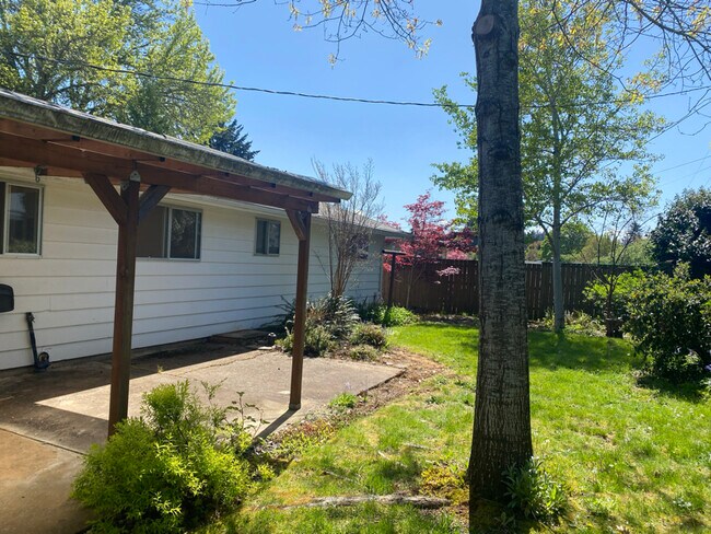 Building Photo - 4753 Nina Ave SE