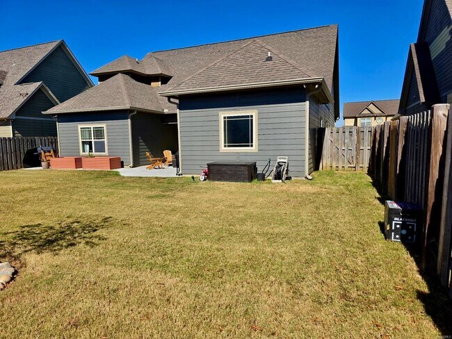 Building Photo - 37 Emerald Dr