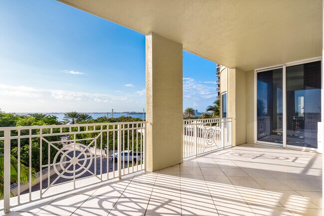 Building Photo - 5310 N Ocean Dr
