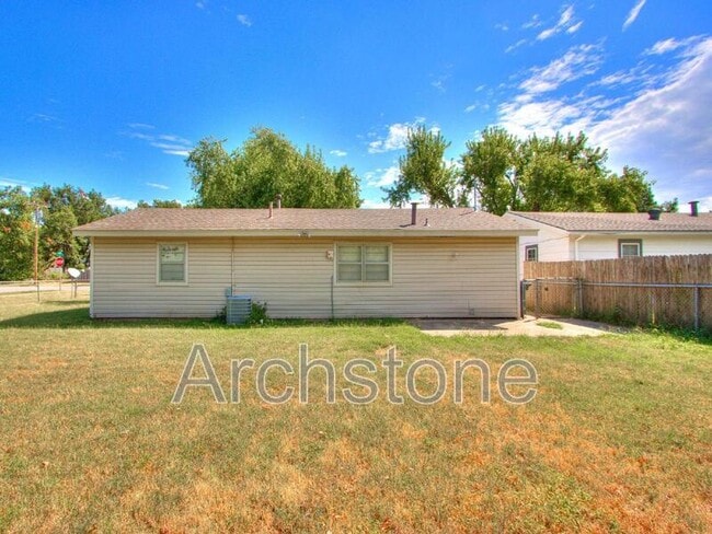 Building Photo - 501 S Santa Fe Dr