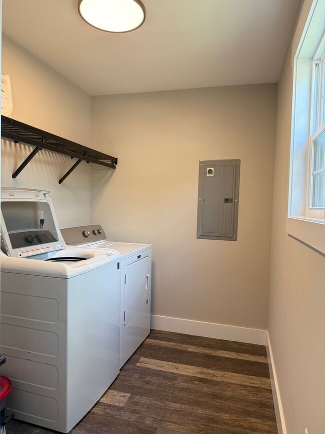 Building Photo - Newer One-Level Home Near Downtown Black Mountain