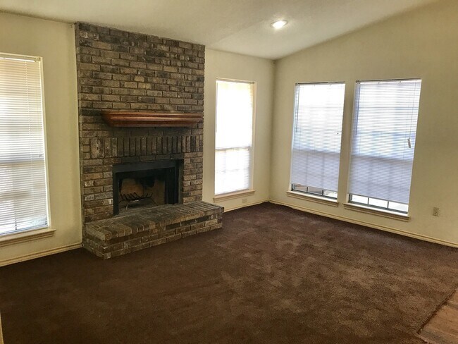 Building Photo - 3125 Tudor Ln