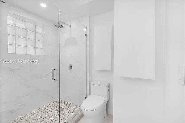 Building Photo - 3215 NE 184th St