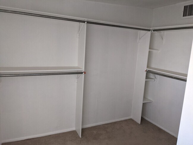 Building Photo - East Side Rental