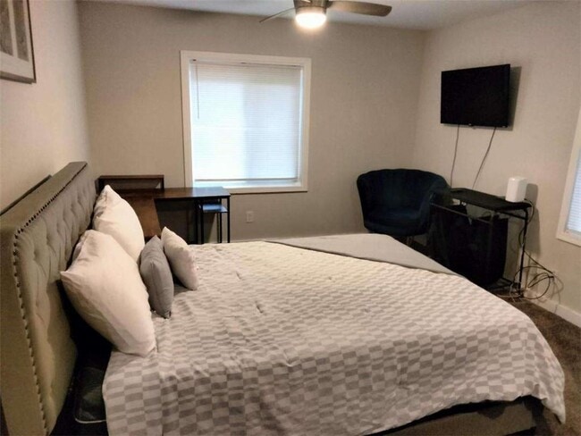 Building Photo - 2130 Keheley Dr